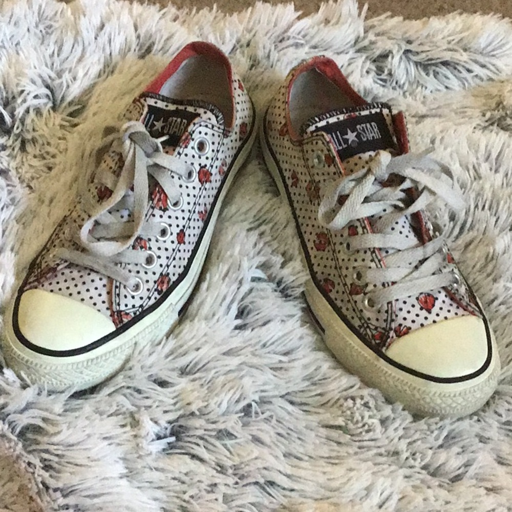 Size 7 womans ladybug converse